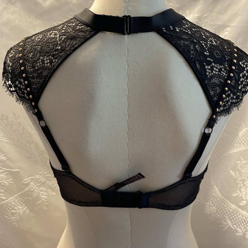 Victoria’s Secret Very Sexy High Neck Push up Bra
Brand New (NOS)
SIZE 32DD - Picture 6 of 9
